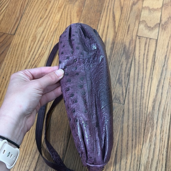 Purple Ostrich Texture Shoulder Bag adjustable‎ strap gold tone hardware - Picture 9 of 16
